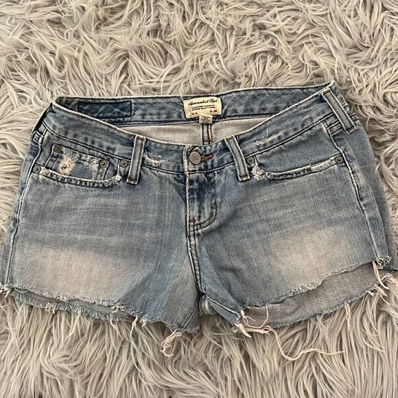 Abercrombie and Fitch cutoff denim shorts size 2 - Picture 1 of 3